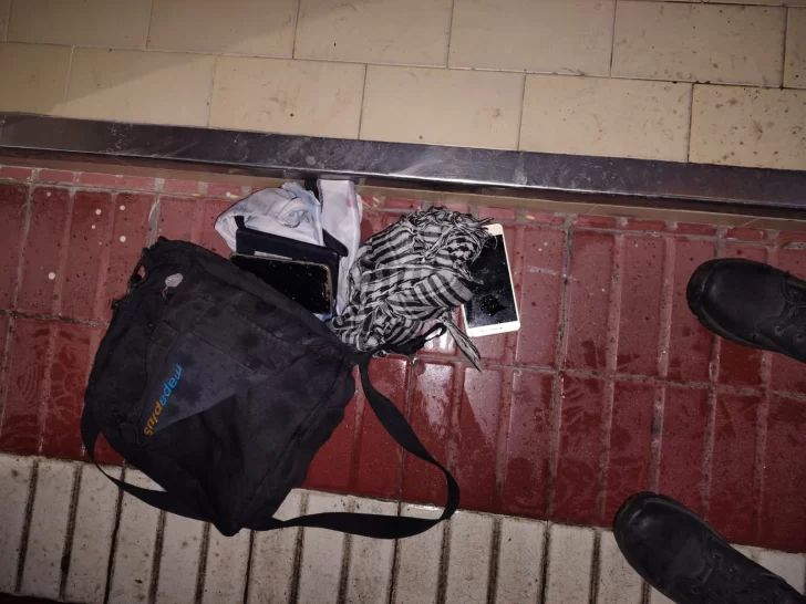 Dos hombres fueron atrapados en plena madrugada dentro de un comercio