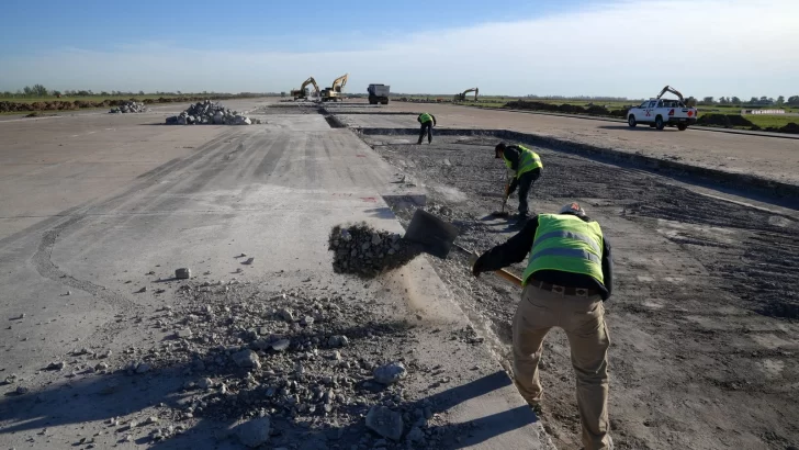 Rosario: Puccini recorrió los trabajos en la pista del aeropuerto y anunció nuevas conexiones aéreas