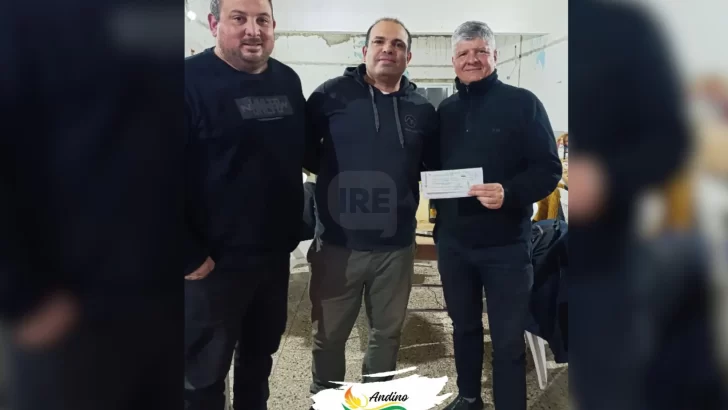 La Comuna de Andino entregó un nuevo apoyo económico al Club Defensores