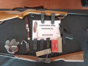 Robaron armas de fuego y las abandonaron junto a las vías en Barrancas