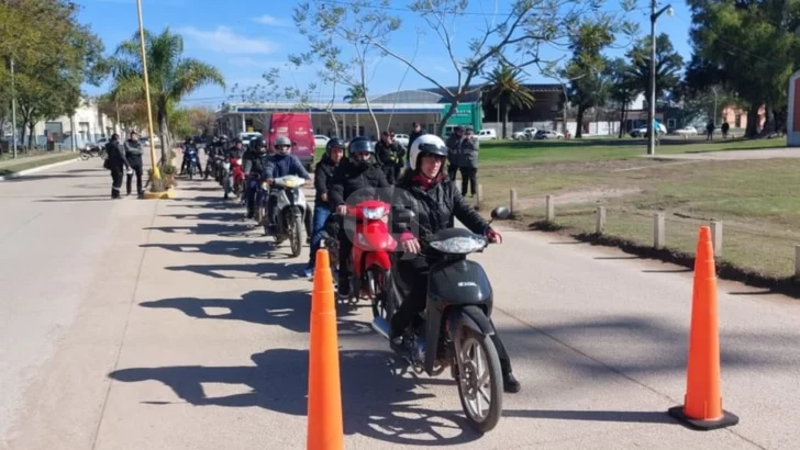 Con foco en ciclistas y motociclistas, San Lorenzo impulsa la campaña vial “Hacete ver”