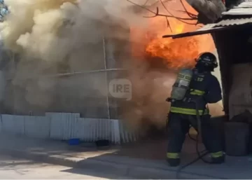 Puerto San Martín: Se prendió fuego un carrito de comidas y las pérdidas fueron totales
