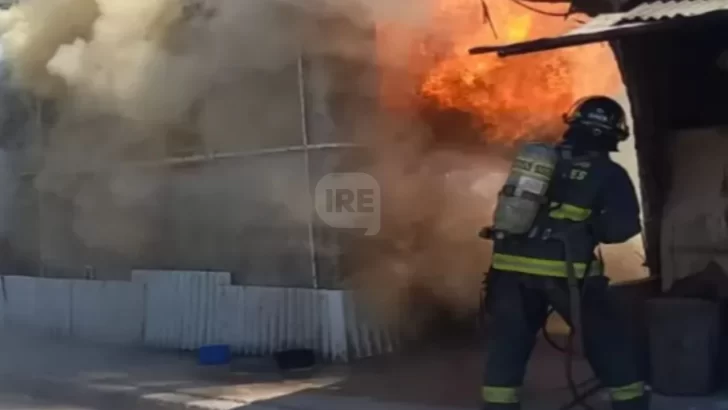 Puerto San Martín: Se prendió fuego un carrito de comidas y las pérdidas fueron totales