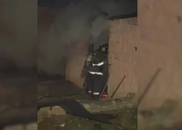 Incendio en San Lorenzo: Un dormitorio quedó destruido por las llamas