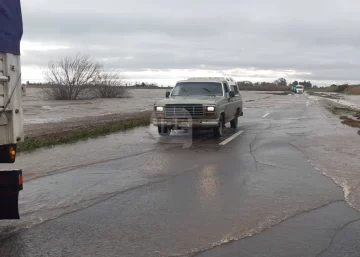 Por las lluvias, continúan los cortes en rutas y accesos de la provincia