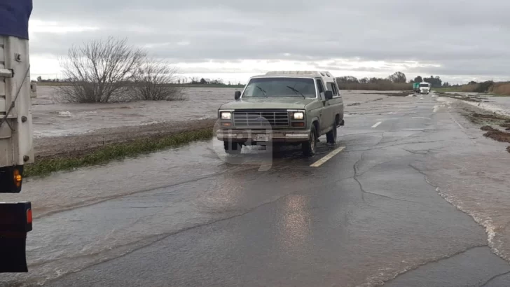 Por las lluvias, continúan los cortes en rutas y accesos de la provincia