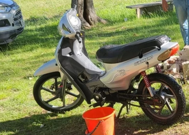 Dejó la moto en la vereda de su casa, fue a hacer compras y cuando volvió no estaba