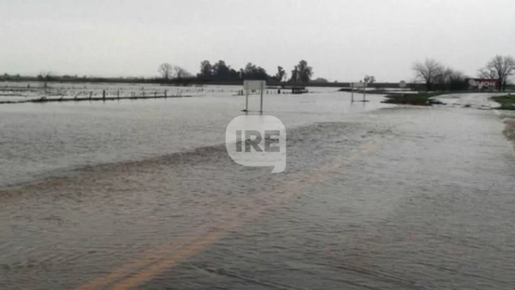 Cortes totales en varias rutas nacionales por agua en la calzada