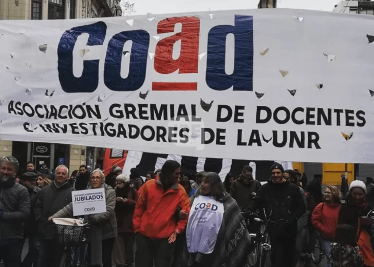 Los docentes de la UNR adhieren al paro nacional de este martes y no habrá clases en las facultades