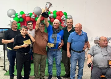 Orgullo eterno: Unión de Clarke abrazó su historia con un homenaje a los campeones del 75