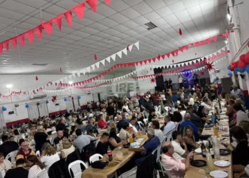 Éxito total en la cena show del Club Aldao: Casi 400 personas disfrutaron del regreso del asado con cuero