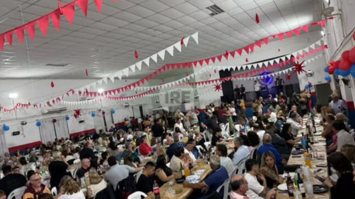 Éxito total en la cena show del Club Aldao: Casi 400 personas disfrutaron del regreso del asado con cuero