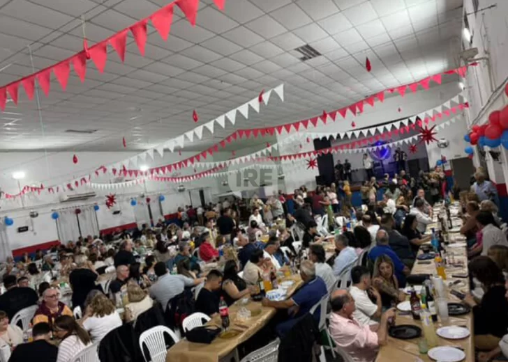 Éxito total en la cena show del Club Aldao: Casi 400 personas disfrutaron del regreso del asado con cuero