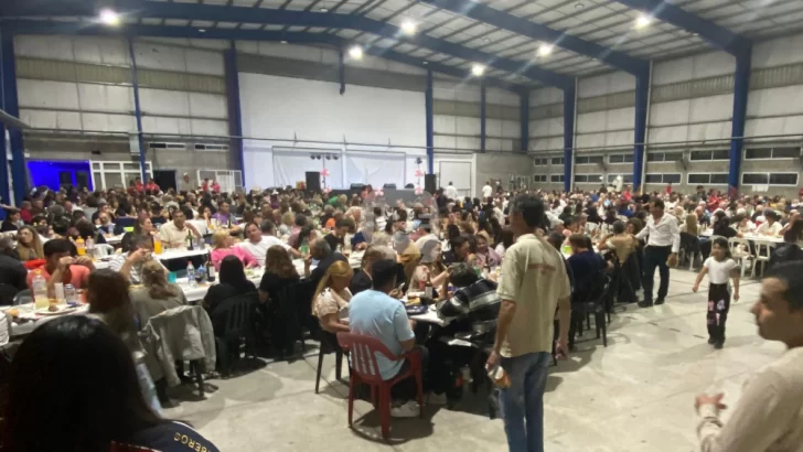 San Genaro acompañó a sus Bomberos en una nueva cena show con premios millonarios