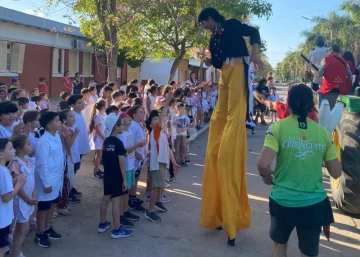 Oliveros celebra el cierre de la Semana de la Salud Mental con una jornada a pura alegría y arte