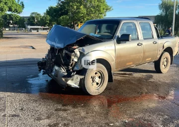 San Lorenzo: El choque entre una camioneta y un camión provocó un derrame de combustible