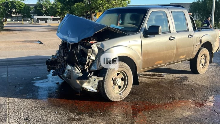 San Lorenzo: El choque entre una camioneta y un camión provocó un derrame de combustible