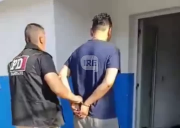 Lo buscaban por abuso y lo hallaron con su pareja golpeada y retenida en su casa de Baigorria