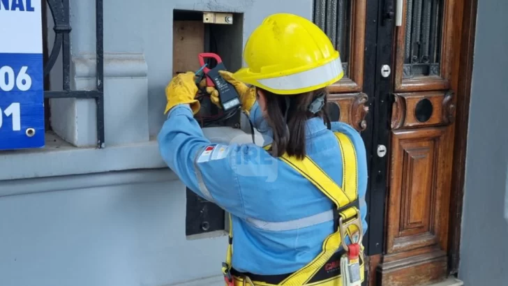 Descubren en Serodino una fábrica de neumáticos con una conexión eléctrica clandestina por $133 millones