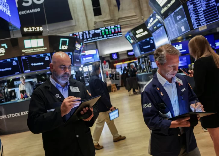 Euforia en los mercados tras el triunfo de Milei: Suben las acciones y baja el dólar