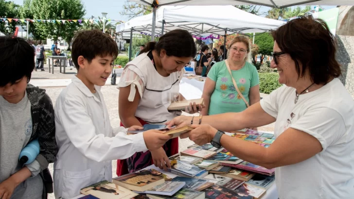 Timbúes fluyó entre libros y emociones en una feria bajo el lema “El agua, nuestro ambiente y nosotros”