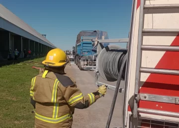 Fuego en Profertil: Un camión ardió dentro de la planta de fertilizantes
