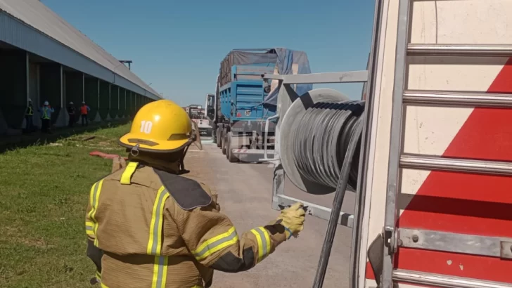 Fuego en Profertil: Un camión ardió dentro de la planta de fertilizantes