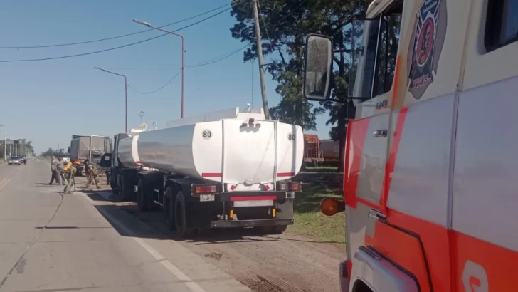 Tarde de tensión en Timbúes: Se incendió un camión cisterna en Ruta 11