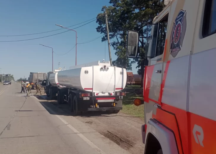 Tarde de tensión en Timbúes: Se incendió un camión cisterna en Ruta 11