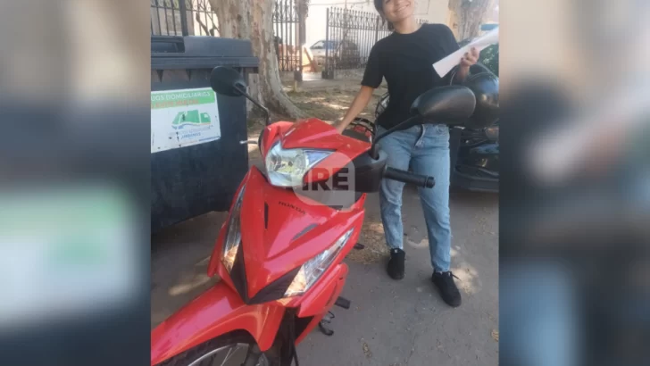 Le robaron la moto en San Lorenzo y la recuperó gracias a una policía que la seguía en TikTok