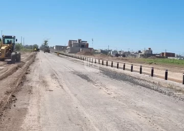 Avanzan las obras viales en Puerto San Martín con la construcción de una nueva calle y una rotonda