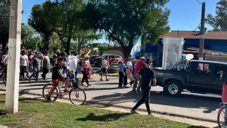 Oliveros abre sus brazos a la Virgen de Itatí en una jornada de actividades