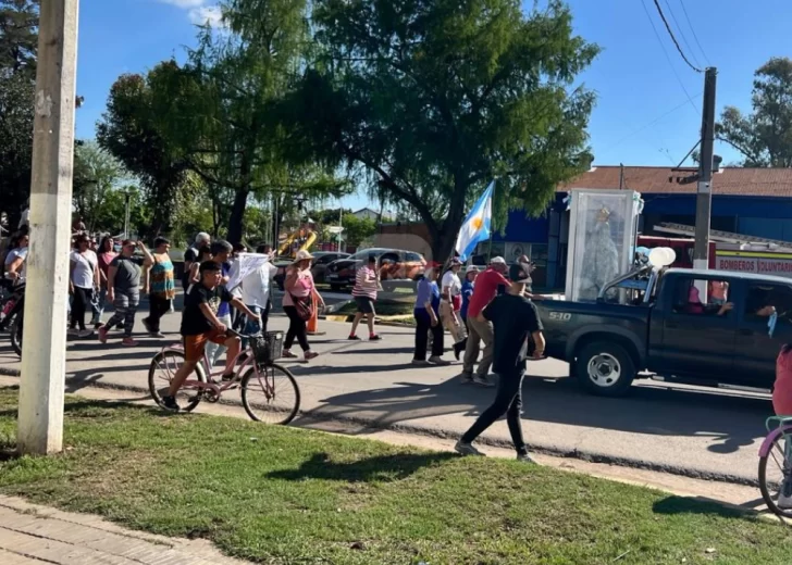 Oliveros abre sus brazos a la Virgen de Itatí en una jornada de actividades