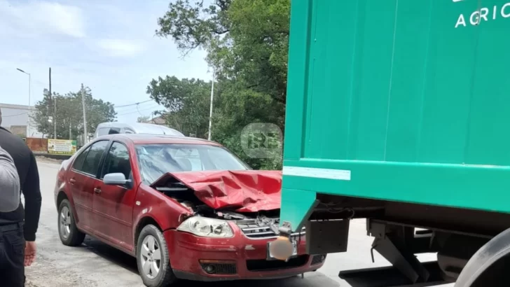 Vecinos de Maciel y Oliveros protagonizaron un choque a metros del puente del Carcarañá