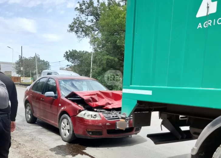Vecinos de Maciel y Oliveros protagonizaron un choque a metros del puente del Carcarañá