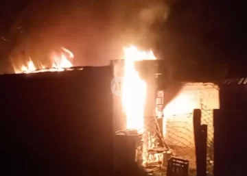 San Genaro: Se quedó dormido con un cigarrillo y su casa terminó envuelta en llamas