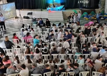 Más de 250 alumnos de la región participaron de la obra musical “Hoy Necesito Un Río” en Pueblo Andino