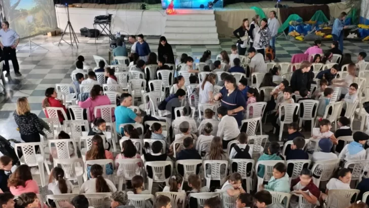 Más de 250 alumnos de la región participaron de la obra musical “Hoy Necesito Un Río” en Pueblo Andino