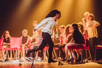 El arte de ser: Monje lanza un taller de teatro para jóvenes, mujeres y disidencias
