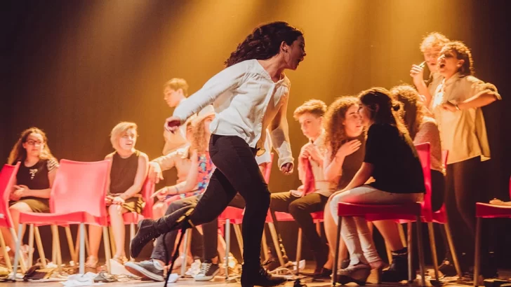 El arte de ser: Monje lanza un taller de teatro para jóvenes, mujeres y disidencias