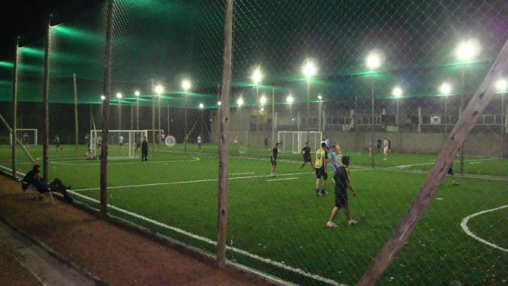Un hombre de 39 años se descompensó mientras jugaba al fútbol en San Lorenzo y murió Un hombre de 39 años se descompensó mientras jugaba al fútbol en San Lorenzo y murió