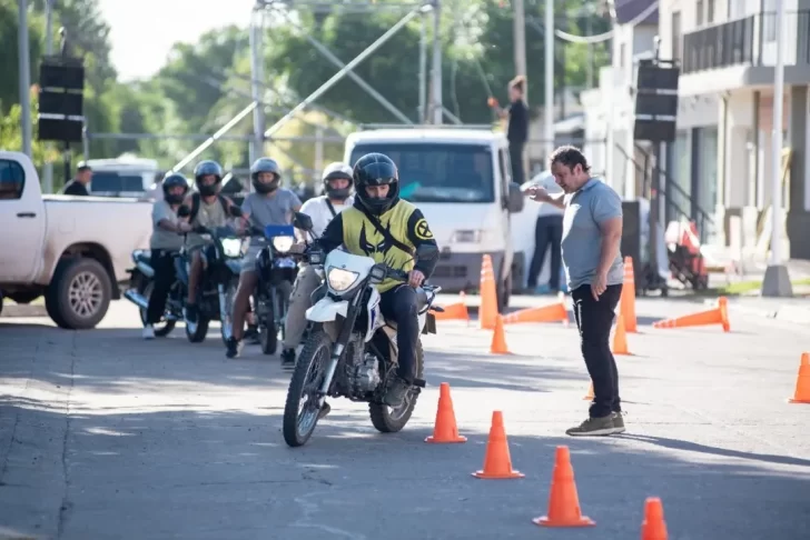 Timbúes vivió una exitosa jornada de capacitación en conducción segura de motos Timbúes vivió una exitosa jornada de capacitación en conducción segura de motos