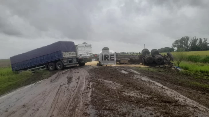 Accidente en la ruta 91: Un camión volcó en la curva del camino a Salto Grande entre Serodino y Totoras