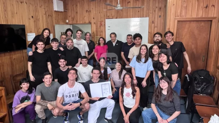 Voces que cuentan historias: Estudiantes del ISET 18 crearon un audiolibro declarado de interés provincial