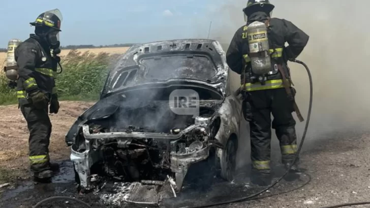 Ricardone: Un vehículo quedó destruido tras un incendio en la zona rural