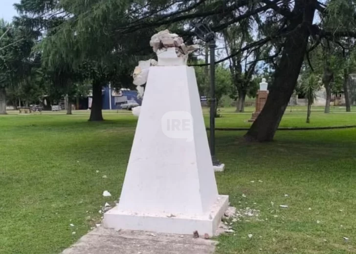 Grave hecho de vandalismo: Destrozaron el busto de San Martín en la plaza de Puerto Gaboto