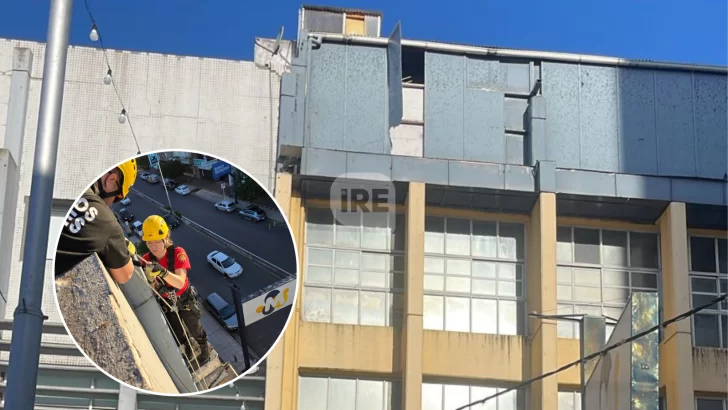 Peligro en altura: Una chapa desprendida obligó a cortar la vereda en San Lorenzo