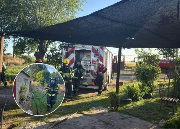 Dos personas fueron asistidas por inhalación de humo tras un incendio en el baño de una vivienda