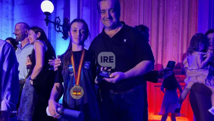 Emilia Calvo, la campeona mundial que fue distinguida en la Legislatura santafesina