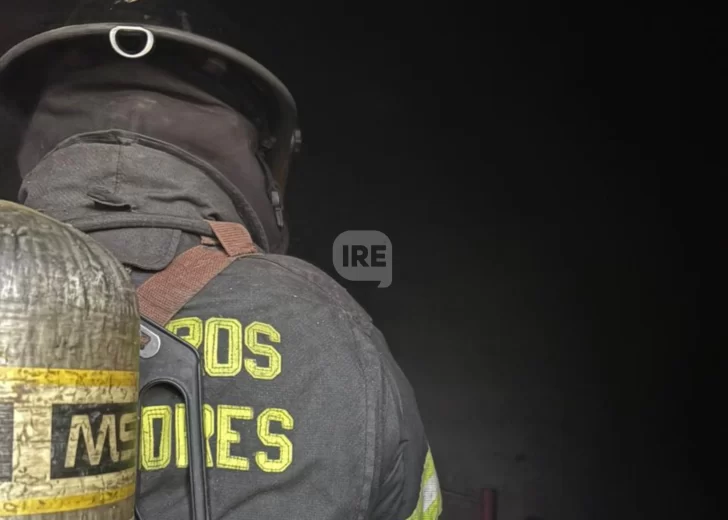Bomberos sofocaron un incendio en una vivienda de Puerto San Martín Bomberos sofocaron un incendio en una vivienda de Puerto San Martín